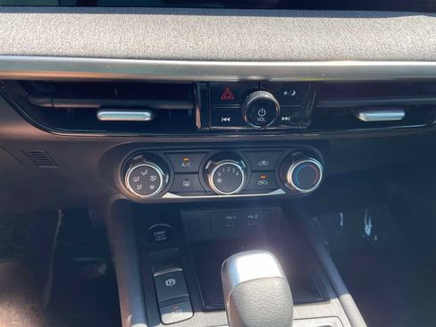 Used 2025 Nissan Kicks SV FWD image 25