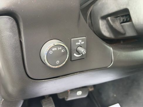 Used 2015 Chevrolet Express 2500 image 12