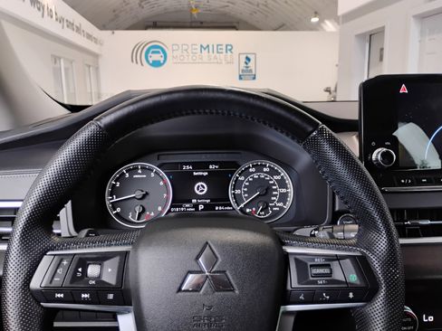Used 2023 Mitsubishi Outlander SE image 66
