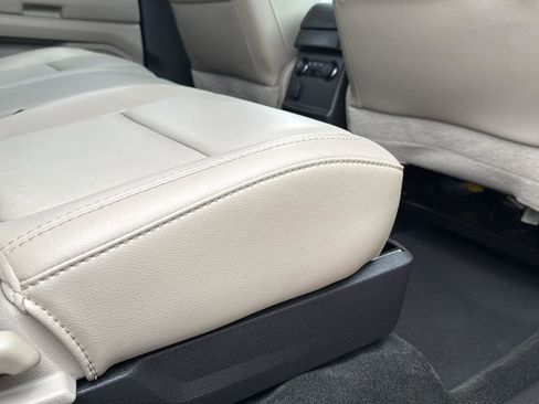 Used 2015 Ford Explorer XLT w/ Equipment Group 202B image 27