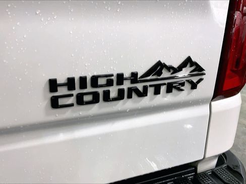 Used 2024 Chevrolet Silverado 1500 High Country w/ High Country Premium Package AWD/4WD image 10