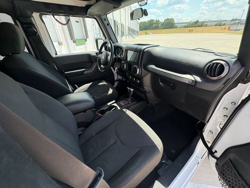 Used 2016 Jeep Wrangler Unlimited Sport w/ Connectivity Group AWD/4WD image 17