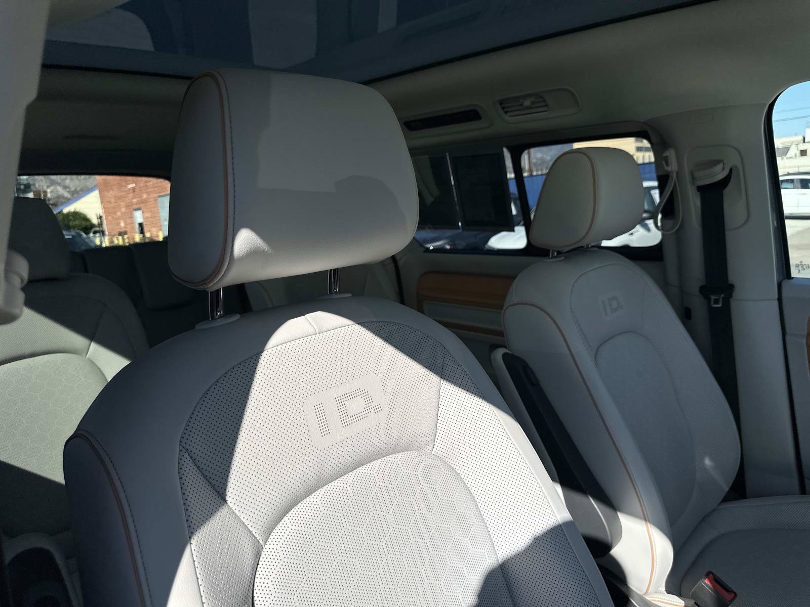 Certified 2025 Volkswagen ID. Buzz 1st Edition AWD/4WD image 29
