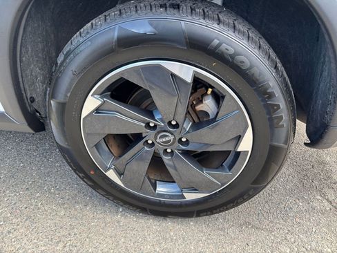 Used 2025 Nissan Rogue SV AWD/4WD image 32