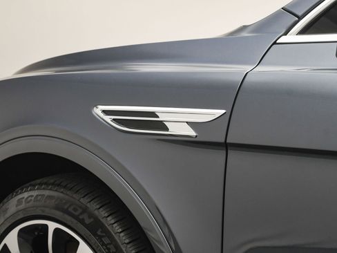 New 2025 Bentley Bentayga AWD/4WD image 31