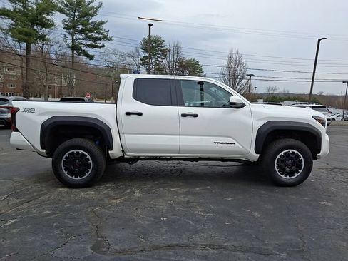 Used 2024 Toyota Tacoma TRD Off-Road AWD/4WD image 7