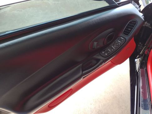 Used 2004 Chevrolet Corvette Convertible w/ Preferred Equipment Group RWD image 6