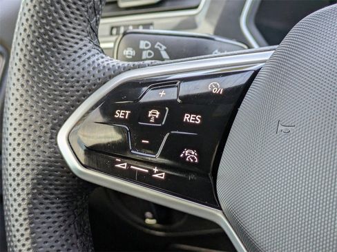 Used 2024 Volkswagen Tiguan SE R-Line image 27