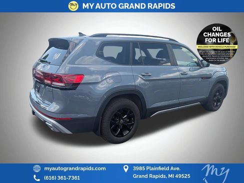 Used 2024 Volkswagen Atlas Peak Edition SEL AWD/4WD image 7