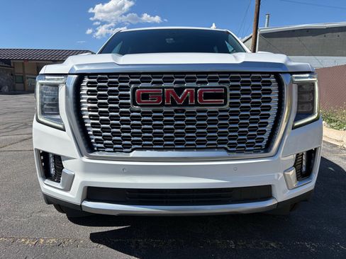 Used 2021 GMC Yukon XL Denali w/ Denali Premium Package AWD/4WD image 14