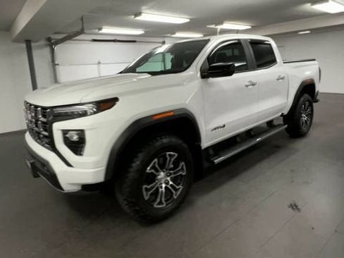 Certified 2023 GMC Canyon AT4 w/ AT4 Premium Package AWD/4WD image 4