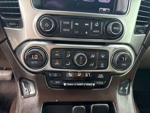 Used 2015 Chevrolet Suburban LT RWD image 12