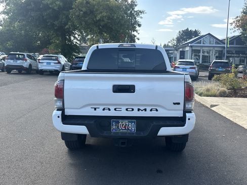 Used 2021 Toyota Tacoma TRD Sport w/ TRD Premium Sport Package AWD/4WD image 4