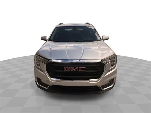 Used 2022 GMC Terrain SLE w/ Driver Convenience Package image 4
