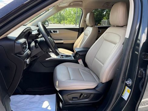 Certified 2022 Ford Explorer XLT w/ Equipment Group 202A AWD/4WD image 12