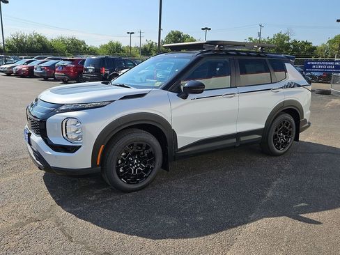 New 2025 Mitsubishi Outlander Trail Edition image 5