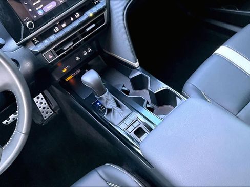 Used 2025 Toyota Camry SE w/ Convenience Package FWD image 16