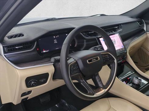 Certified 2024 Jeep Grand Cherokee L Limited w/ Luxury Tech Group II AWD/4WD image 10