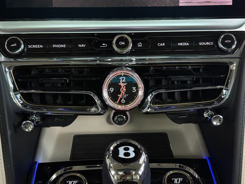 Used 2022 Bentley Flying Spur W12 image 36