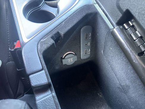 Used 2021 Dodge Challenger SXT image 25