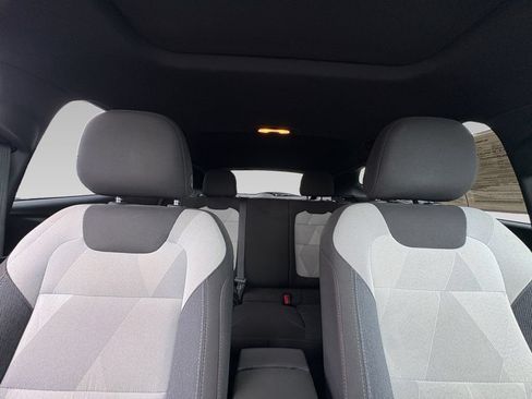 Used 2024 Chevrolet Trax RS w/ Sunroof Package FWD image 2