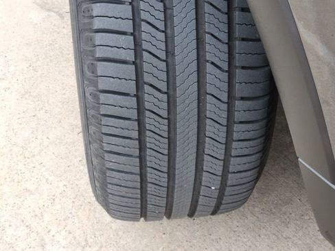 Used 2017 Ford Explorer XLT w/ Equipment Group 201A image 11