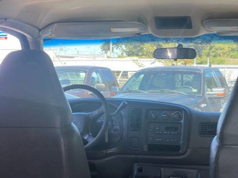 Used 2001 GMC Savana 2500 image 9