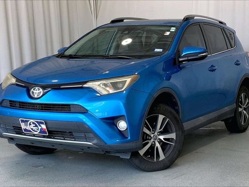 Used 2018 Toyota RAV4 XLE w/ Plus Extra Value Package FWD image 2