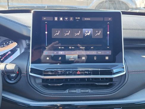 Used 2024 Jeep Compass Trailhawk image 19