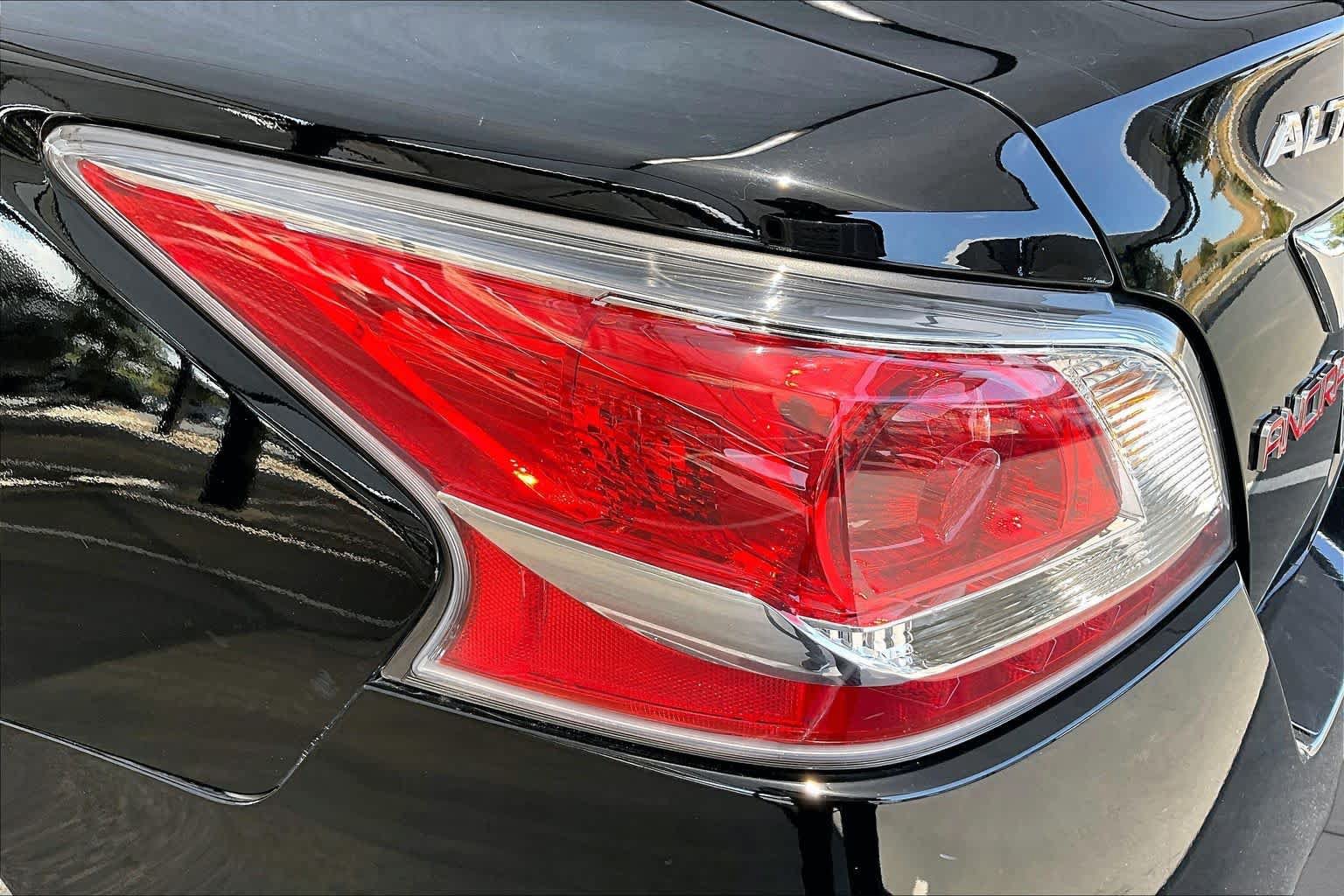 Used 2015 Nissan Altima 2.5 S w/ Power Driver Seat Package FWD image 28