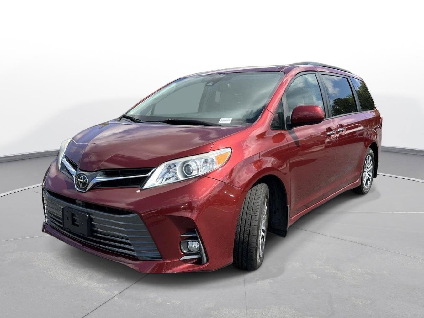 Used 2020 Toyota Sienna XLE FWD image 2