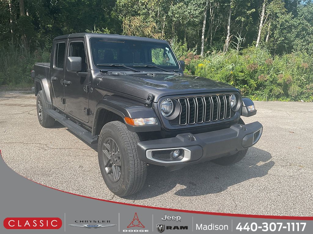 Used 2024 Jeep Gladiator Sport AWD/4WD image 1