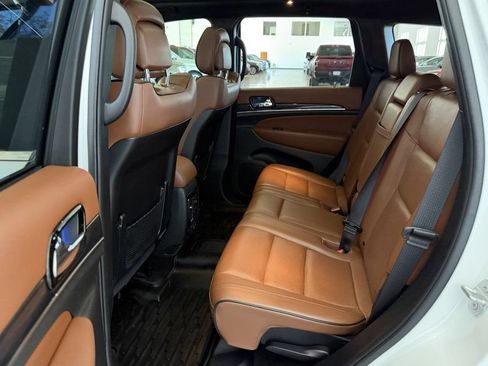 Used 2021 Jeep Grand Cherokee Overland AWD/4WD image 16