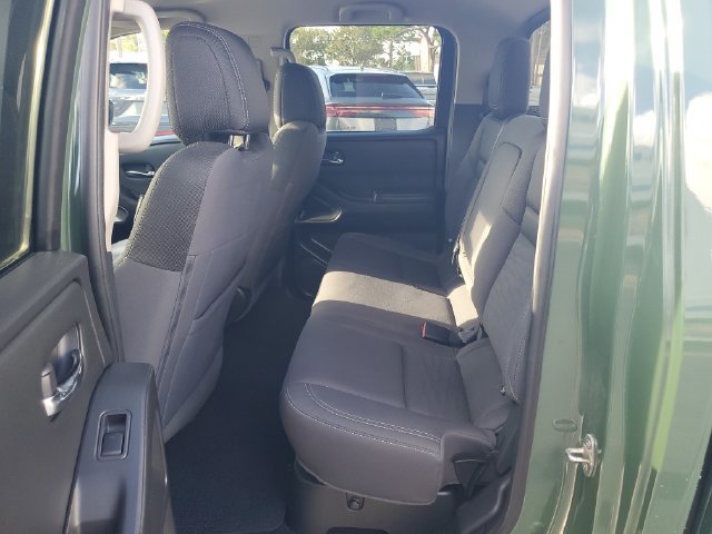 Used 2022 Nissan Frontier SV w/ Technology Package RWD image 11
