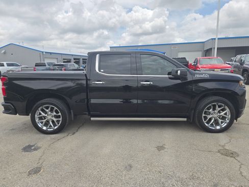 Used 2019 Chevrolet Silverado 1500 High Country w/ Technology Package AWD/4WD image 2