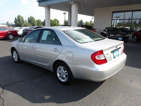 Used 2004 Toyota Camry XLE FWD image 3