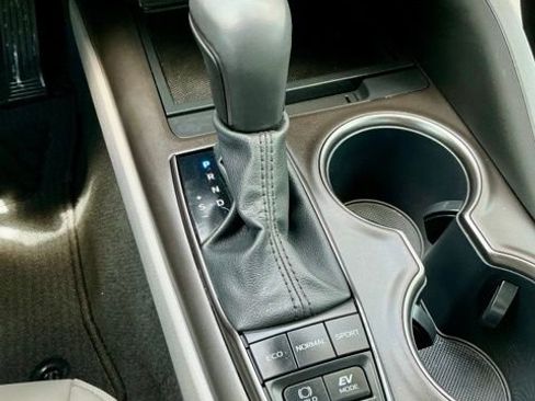 Used 2024 Toyota Camry SE FWD image 17
