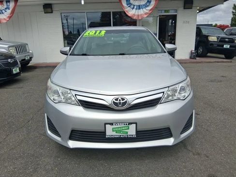 Used 2013 Toyota Camry LE FWD image 2