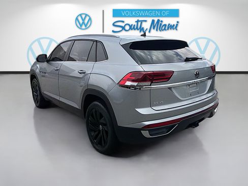 Used 2022 Volkswagen Atlas Cross Sport SE FWD image 5