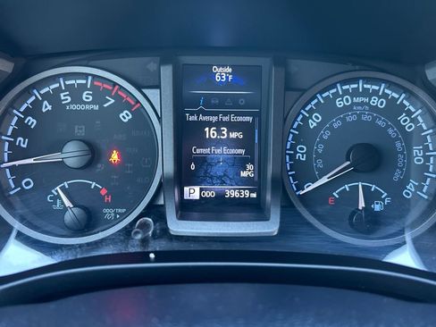 Used 2023 Toyota Tacoma TRD Off-Road image 11