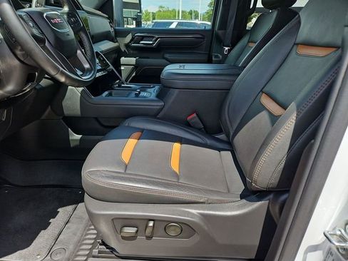 Used 2025 GMC Sierra 2500 AT4 AWD/4WD image 18