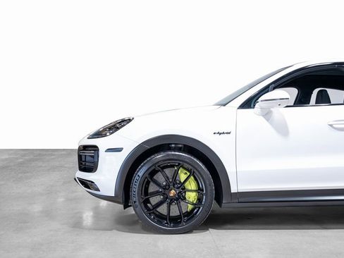 Used 2022 Porsche Cayenne Turbo S image 28