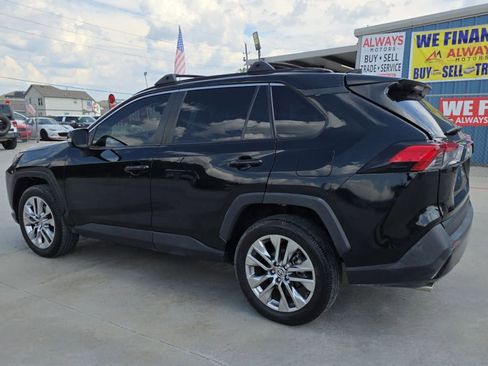 Used 2021 Toyota RAV4 XLE Premium FWD image 11
