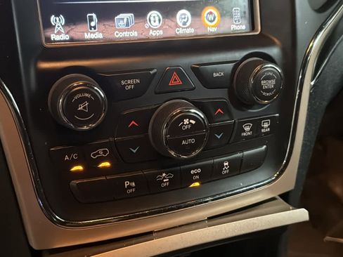 Used 2014 Jeep Grand Cherokee Limited w/ Luxury Group II AWD/4WD image 19