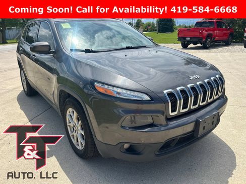 Used 2016 Jeep Cherokee Latitude FWD image 1