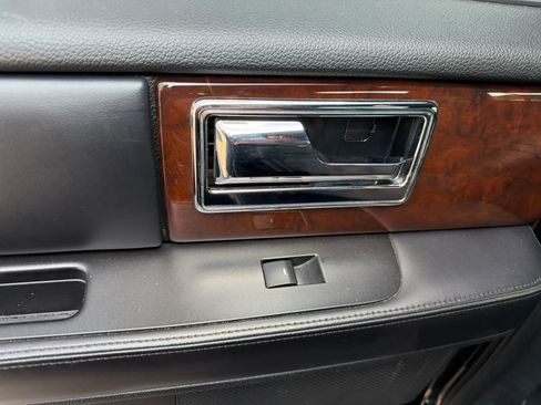 Used 2015 Lincoln Navigator 4WD image 18