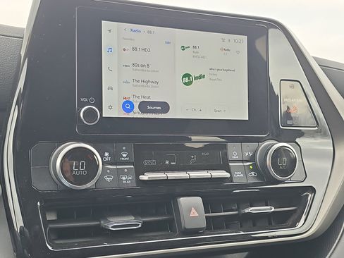 Used 2024 Toyota Highlander LE image 16