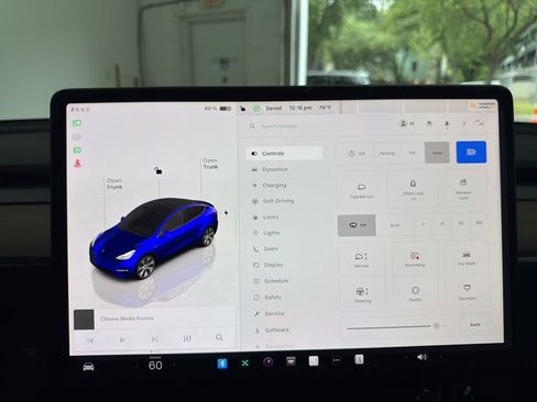 Used 2022 Tesla Model Y Long Range AWD/4WD image 31