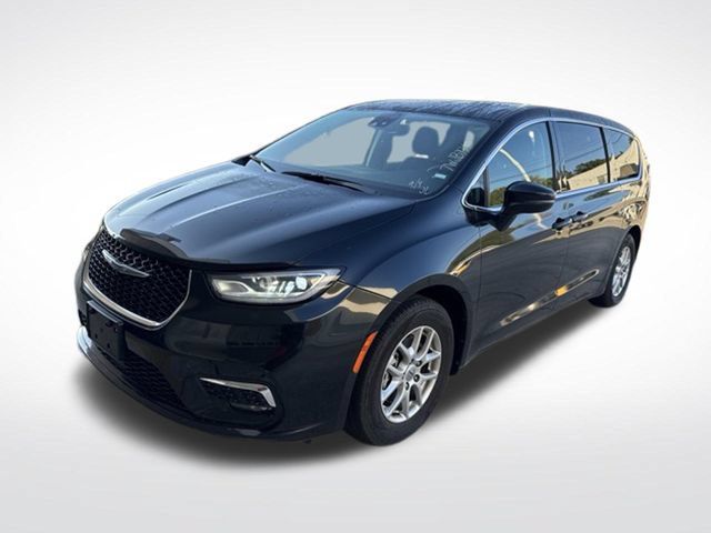 Used 2023 Chrysler Pacifica Touring-L FWD image 7