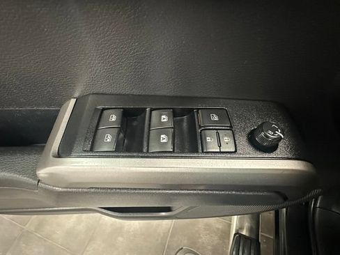 Used 2022 Toyota Tacoma Limited AWD/4WD image 17